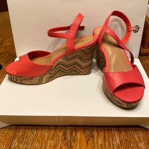 Mudd Wedges, Coral Color, Woven fabric wedges
